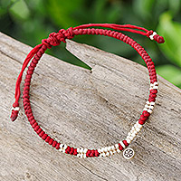 Silver pendant macrame bracelet, 'Petite Flower in Red' - Thai Silver Pendant Beaded Macrame Bracelet in Red