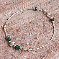 Quarzperlen-Anhängerarmband, „Compassion Spell“ – Perlenarmband mit Silberanhänger und grünen Quarzsteinen
