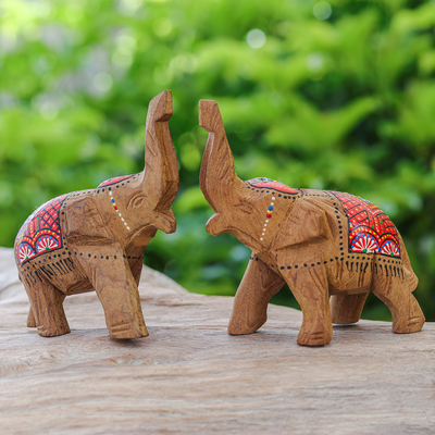 Holzskulpturen, (2er-Set) - Set aus 2 handgeschnitzten Elefantenskulpturen aus Holz mit rotem Farbton