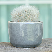Keramik-Blumentopf „Grey Bud“ – Handgefertigter Keramik-Blumentopf mit polierter grauer Oberfläche