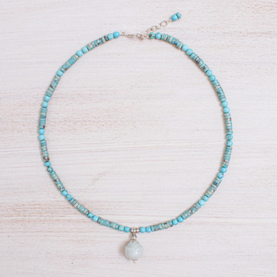 Halskette mit Perlenanhänger und mehreren Edelsteinen - Halskette mit Perlenanhänger aus Silber und Jade aus Thailand