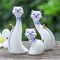 Gilded porcelain statuettes, 'Cat Family' (set of 3) - Set of 3 Porcelain Cat Statuettes with Gilded Accents