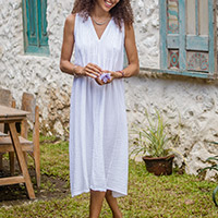 A-Linien-Kleid aus Baumwolle, „A Day Off in White“ – ärmelloses Sommerkleid aus Baumwollgaze in Weiß aus Thailand