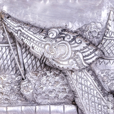 Wandpaneel aus Aluminium-Repousse, 'Suphannahong'. - Handgefertigte Aluminium Repousse Wandtafel von Royal Boat