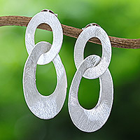 Pendientes colgantes de plata de ley, 'Fashion Touch' - Pendientes colgantes modernos de plata de ley con acabado texturizado