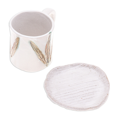 Taza y platillo de cerámica. - Juego de taza y plato de cerámica con diseño de hojas hecho a mano.
