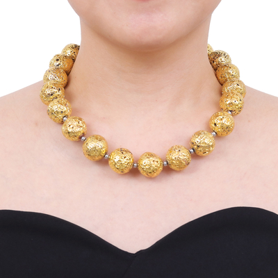 Halskette aus Lavastein und Hämatitperlen - Goldfarbene Perlenkette aus Lavastein und Hämatit