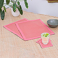 Tischsets und Untersetzer aus Baumwolle, „Rose Day“ (2er-Set) – Set aus 2 rosa Tischsets und Untersetzern aus Baumwolle aus Thailand