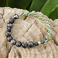 pulsera elástica con múltiples piedras preciosas - Brazalete elástico con cuentas de gemas múltiples en verde y gris