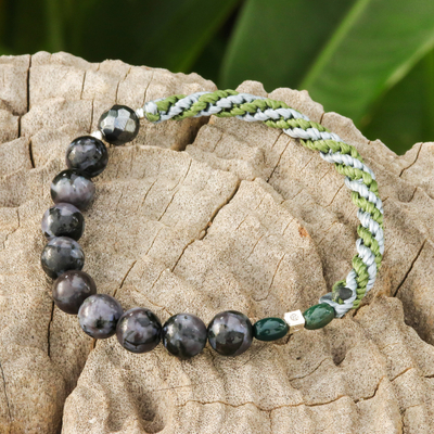 Stretch-Armband mit Perlen aus mehreren Edelsteinen - Stretch-Armband mit mehreren Edelsteinperlen in Grün und Grau