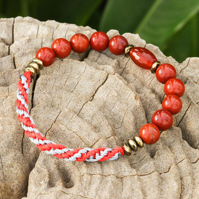 Stretch-Armband mit Perlen aus mehreren Edelsteinen - Stretch-Armband mit mehreren Edelsteinperlen in Rot- und Grautönen