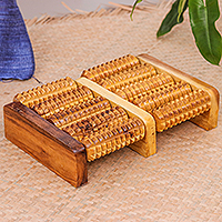 Rodillo de masaje de pies de madera, 'Steps to Heaven' - Rodillo de masaje de pies de madera Raintree hecho a mano de Tailandia