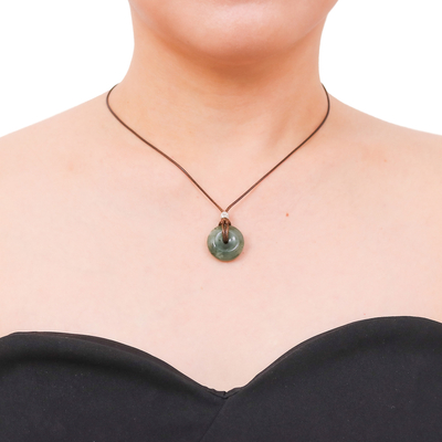 Halskette mit Jade-Anhänger - Halskette mit Anhänger aus Silber und natürlicher Jade aus Thailand