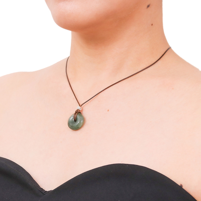 collar con colgante de jade - Collar con colgante de plata y jade natural de Tailandia