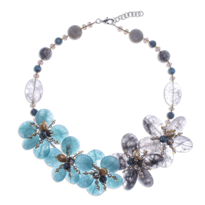 Perlenkette mit mehreren Edelsteinen - Florale Statement-Halskette mit mehreren Edelsteinperlen in Blau