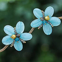 Pendientes de clip con cuentas de cuarzo y perlas cultivadas - Aretes de Clip con Cuarzo Floral y Perlas Cultivadas en Azul