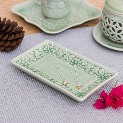 Auffangbehälter aus Celadon-Keramik - Handgefertigter Catchall aus Celadon-Keramik mit Blumenmotiv in Grün