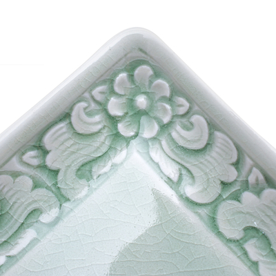 Cajón de cerámica celadón - Catchall de cerámica verde celadón con tema floral hecho a mano en verde