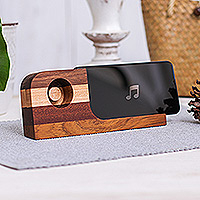 Telefonlautsprecher aus Holz, „Wooden Sounds“ – handgefertigter Smartphone-Lautsprecher aus Teakholz mit braunen Streifen