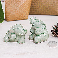 Figuras de cerámica Celadon, 'Green Elephant Cheer' (par) - Par de figuras de elefantes de cerámica Celadon en verde