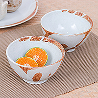Keramik-Suppenschüsseln, „Forest Core“ (Paar) – Paar handgefertigte braune und elfenbeinfarbene Keramik-Suppenschüsseln