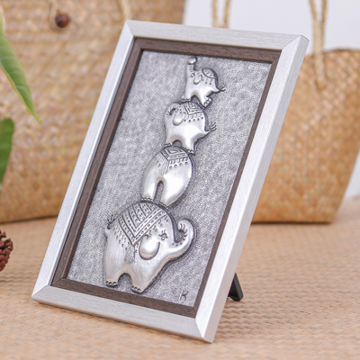 Panel de relieve de aluminio - Panel en relieve de aluminio para pared o sobremesa de una familia de elefantes