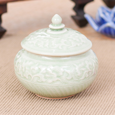 Tarro decorativo de cerámica celadón - Tarro decorativo de cerámica Thai Celadon con diseño de hojas en verde