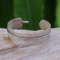 Sterling silver cuff bracelet, 'Freedom Plumage' - Feather-Themed Sterling Silver Cuff Bracelet from Thailand