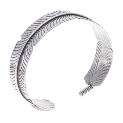Brazalete de plata esterlina - Brazalete de plata esterlina con diseño de plumas de Tailandia
