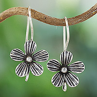 Pendientes colgantes de plata, 'Elegance Blooms' - Pendientes colgantes de plata floral pulidos elaborados en Tailandia