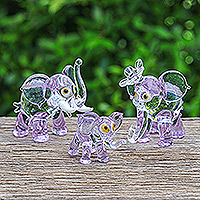 Figuras de vidrio soplado a mano, (juego de 3) - Juego de 3 figuras de cristal de la familia de elefantes soplados a mano en color morado
