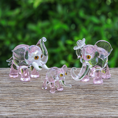 Figuras de vidrio soplado a mano, (juego de 3) - Juego de 3 figuras de vidrio sopladas a mano de la familia de elefantes en rosa
