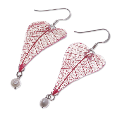 Pendientes colgantes de perlas cultivadas y hojas naturales - Pendientes colgantes de perlas cultivadas y hojas naturales en rojo