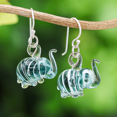 Ohrhänger aus mundgeblasenem Glas - Mundgeblasene Elefanten-Ohrhänger aus Glas aus Thailand