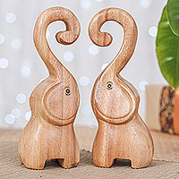 Esculturas de madera, 'Twin Elephant Heart' (conjunto de 2) - Conjunto de 2 esculturas de madera románticas hechas a mano de elefante Raintree