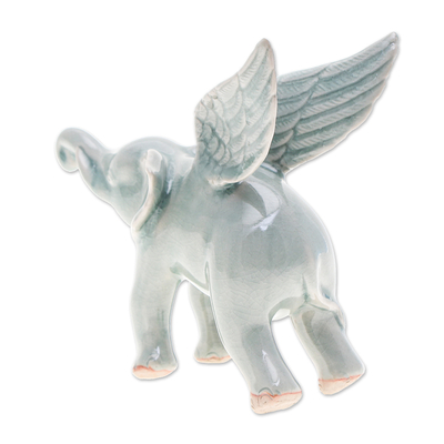 Celadon-Keramikfigur - Geflügelte Elefantenfigur aus Seladon-Keramik mit Krakelee-Finish