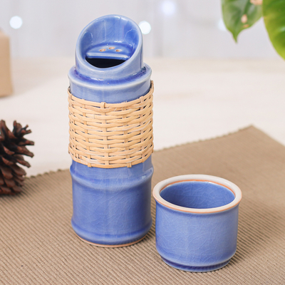 Wasserflasche aus Celadon-Keramik - Wasserflasche mit blauem Celadon-Keramik- und Rattan-Bambus-Motiv