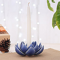 Portavelas de cerámica Celadon, 'Lotus Splendor in Blue' - Portavelas de cerámica Celadon azul con motivo de flor de loto