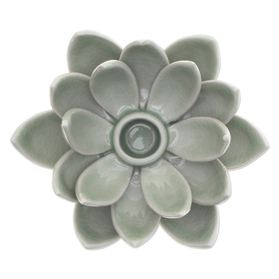Kerzenhalter aus Celadon-Keramik - Grüner Kerzenhalter aus Celadon-Keramik mit Lotusblumenmotiv