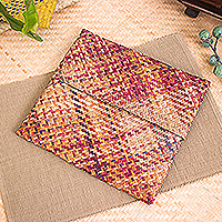 Embrague de fibra natural, 'Organic Vibrancy' - Embrague colorido de fibra natural tejido a mano en Tailandia