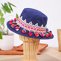 Sombrero de algodón, 'Blue Hills' - Sombrero de algodón marino adornado floral con temática de Hill Tribe