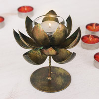 Teelichthalter aus Eisen, „Antique Lotus Benison“ – handgefertigter lotusförmiger Teelichthalter aus antikgoldenem Stahl