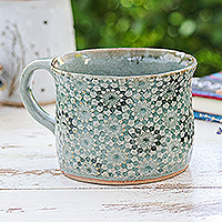 Taza de cerámica, 'Floral Burst' - Taza de cerámica turquesa floral con acabado craquelado de Tailandia