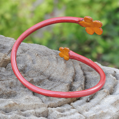 Pulsera cruzada de cuero - Pulsera envolvente de cuero floral rojo y naranja hecha a mano