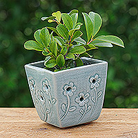 Mini maceta de cerámica Celadon, 'Blue Little Garden' - Mini maceta de cerámica Celadon con motivo floral en azul