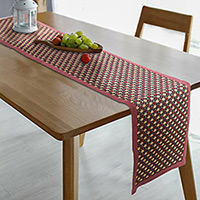 Tischläufer aus Brokat, „Oceanic Elegance“ – gemusterter Tischläufer aus bordeauxroter und schwarzer Baumwollmischung
