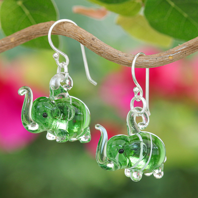 Pendientes colgantes de vidrio soplado a mano - Pendientes colgantes de elefante de cristal verde a rayas soplados a mano