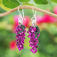 Pendientes colgantes de vidrio soplado a mano, 'Purple Grapes' - Pendientes colgantes de vidrio soplado a mano con temática de uva en púrpura