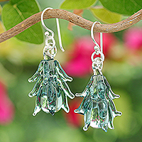 Ohrhänger aus mundgeblasenem Glas, „Teal Tree“ – Baum-inspirierte Ohrhänger aus mundgeblasenem Glas in Blaugrün