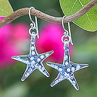 Pendientes colgantes de vidrio soplado a mano, 'Estrella de mar azul claro' - Pendientes colgantes de estrella de mar de vidrio soplado a mano azul claro y blanco